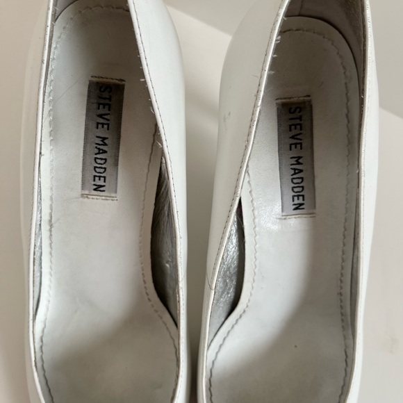 Size 8 White Steve Madden pumps - Picture 5 of 9